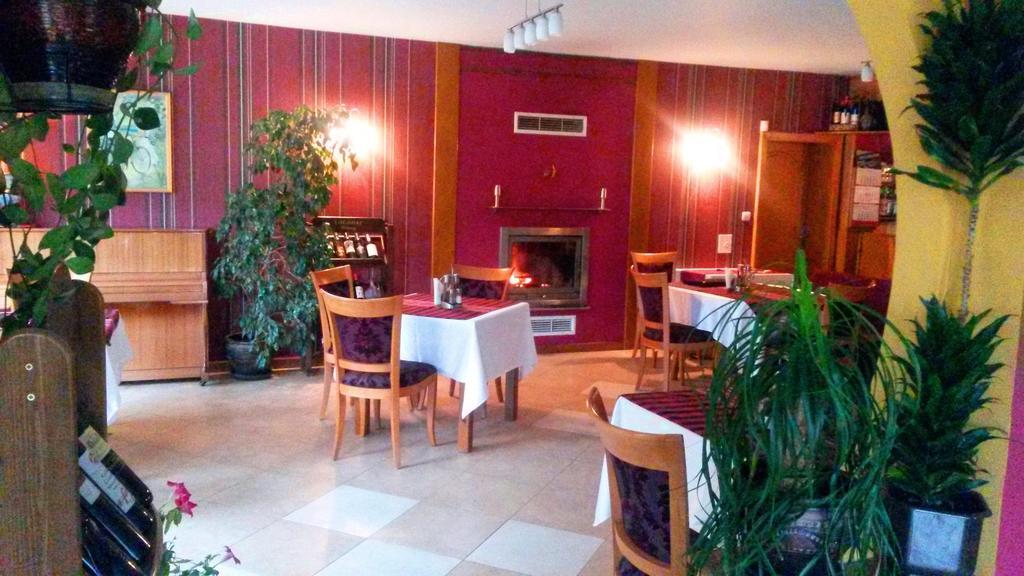Family Hotel Sonata Szamokov Kültér fotó